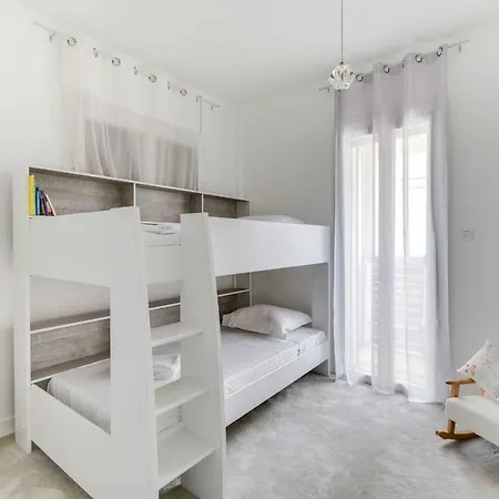 Luckey Homes - Boulevard Des Nations * 昂蒂布